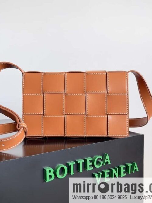 IMG_9479-800x8000bnhhc3iyhl73709_20250719064601.jpg BV Bottega early autumn 2023 series Cassette new line decoration will leather (fabric) handbag, model number: 758105 brown wood color
