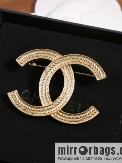 IMG_9487-800x800zhvz452osoi140676_20250705015442.jpg ☀️New ☑️ Chanel Gold Wheat Ear Embossed Texture Double C Brooch ☀️