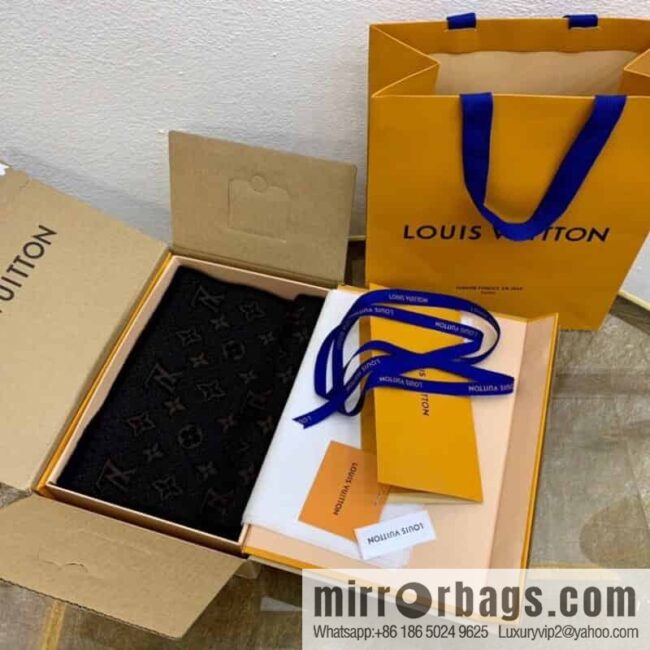 LV Louis Vuitton 100% wool Monogram Eclipse men\'s scarf