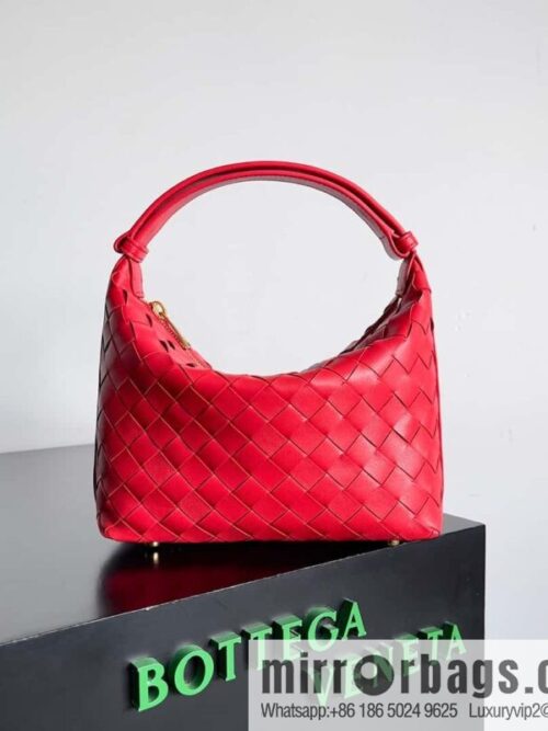 IMG_9569-800x8005omddccx4kk73531_20250719064412.jpg BvWallace Shoulder Bento Bag, Model 754443 intrecciato woven bag, bright red