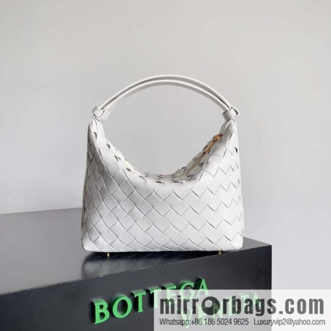 IMG_9578-800x800mwoqzg3100o73520_20250719064405.jpg BvWallace shoulder bento bag, model 754443 intrecciato bag, white