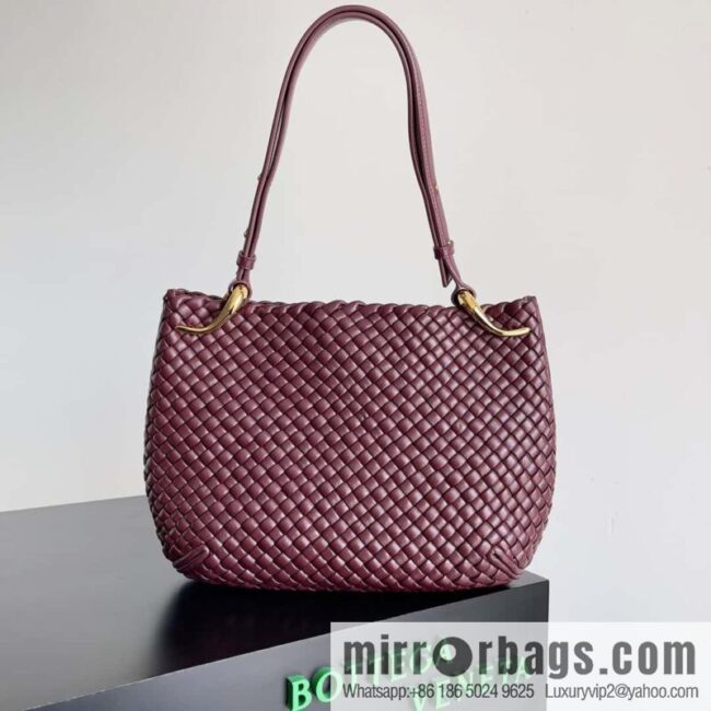 BV #CLICKER Bv 2023 Early Spring New Clicker Lamb woven tote bag model number 730969 Bordeaux red