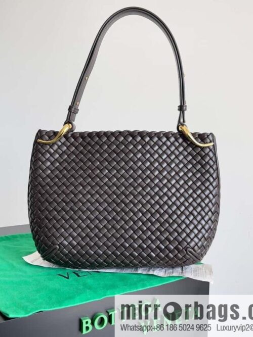 IMG_9653-800x800wcmssbe1uml73429_20250719064312.jpg BV #CLICKER Bv 2023 Early Spring New Clicker Lamb Woven Tote bag Model No. 730969 Chocolate