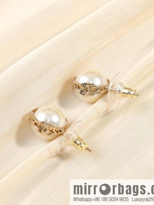 IMG_9709-800x800fzsisgh1445135348_20250704215805.jpg ☀️New ☑️ Chanel Double C Mini Pearl Letter Earrings