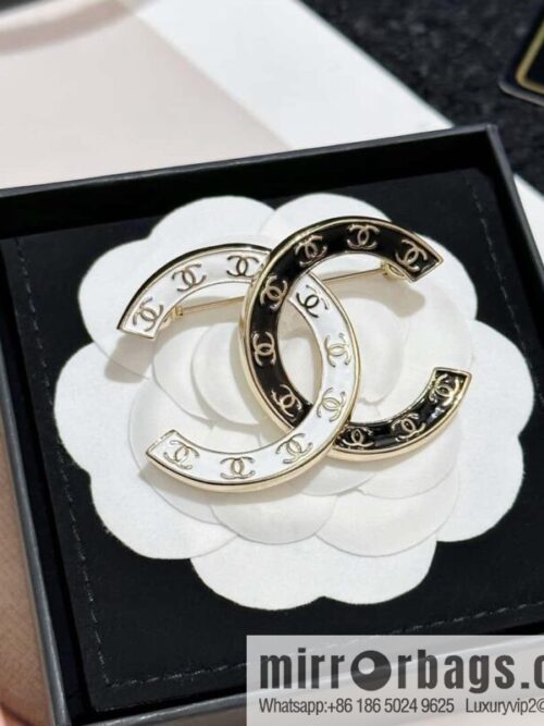 IMG_9796-800x800aoimkizsrlj91546_20250702003555.jpg ❗️New ❗️☀️ New ☑️ Chanel black and white double c brooch ☀️
