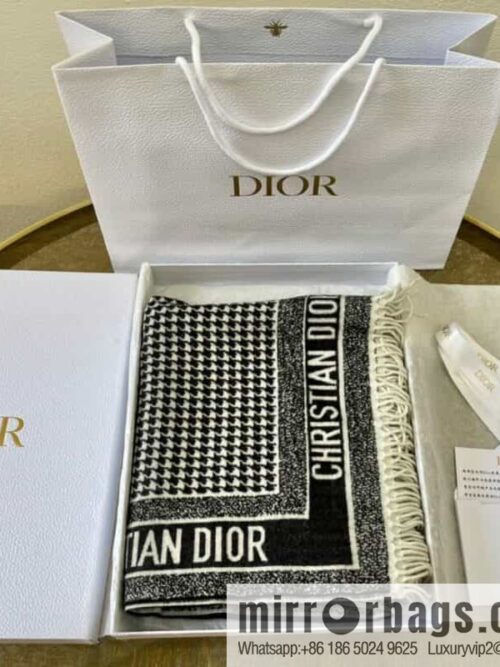 IMG_9822-800x800hieuajwutfr102833_20250702052013.jpg Dior Dior MontaIgne Black and White Thousand Birds Shawl 94MON140I057_C980