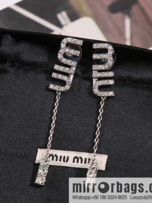 IMG_9890-800x800vwdnxyn11oq140457_20250705014804.jpg MIU MIU Miu Miu Silver Diamond Fringed Stud Earrings