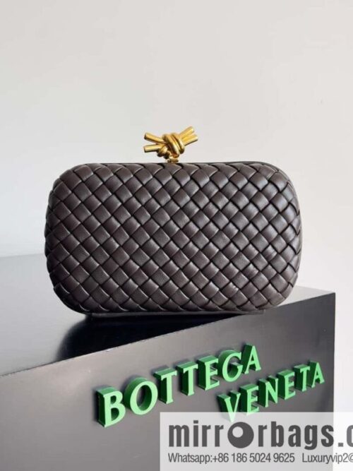 IMG_9933-800x800houoaa2ok0s70927_20250719030635.jpg Bottega Veneta BV Knot | minaudiere: 717622 Chocolate