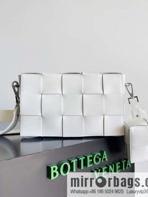 IMG_9942-800x80033efkx2s2yx70916_20250719030629.jpg Bv new Unisex same two-in-one His & Hers model number: 741777 white