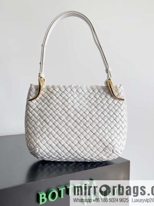 IMG_9996-800x800hoamt0mnyvc73319_20250719064159.jpg BV early spring new Clicker circular arc bag lamb woven leather, model number: 730968 white