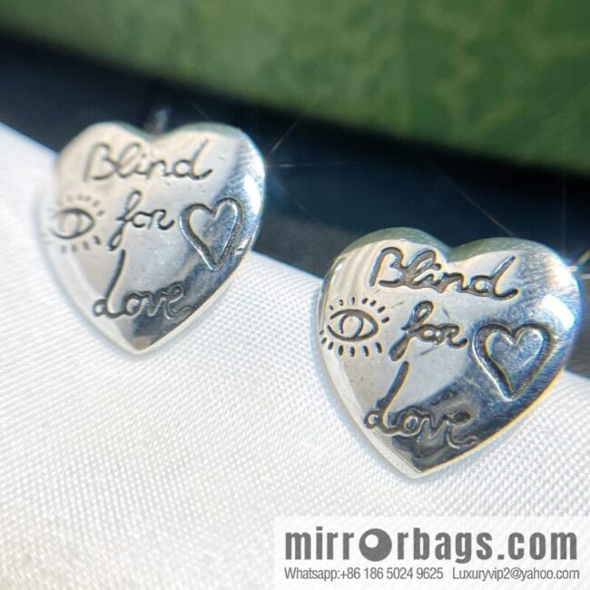 ☀New Gucci Gucci peach heart cat stud earrings