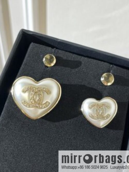 i1631463569_9766_2-800x800jo21al1xmje8277_20250716000942.jpg 2021 new Chanel double c double peach heart brooch
