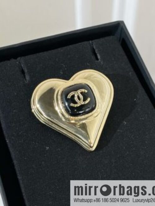 i1636471327_7413_2-800x8003mowjs4jscp11636_20250716003904.jpg 2021 new Chanel double c peach heart brooch