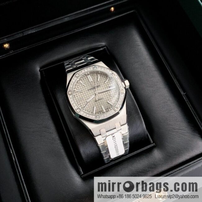 Women\'s Audemars Piguet Royal Oak bezel inlaid with 40 pieces with VS1.7 natural real diamond Audemars Piguet CAL.4302 all-in-one watch