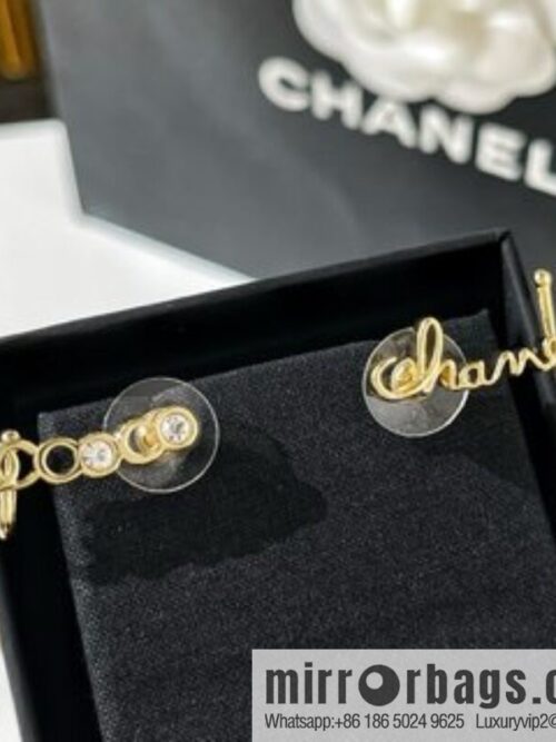 i1646807727_2509_1-800x800aedkqt3dmgb15747_20250716011642.jpg New ☑️ Chanel 2022 coco letter asymmetrical stud earrings ear hook