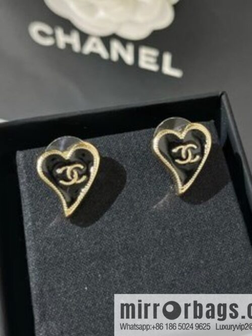 i1646988060_7732_1-800x800k5ehfuhjtly15623_20250716011533.jpg New ☑️ Chanel 2022 peach heart stud earrings
