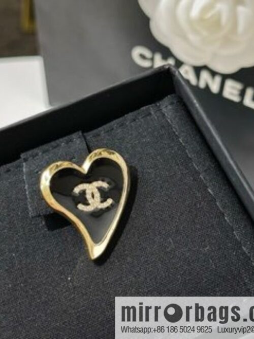 i1647154044_8260_1-800x800cqypayily1315601_20250716011521.jpg New ☑️ Chanel double c heart of spades brooch