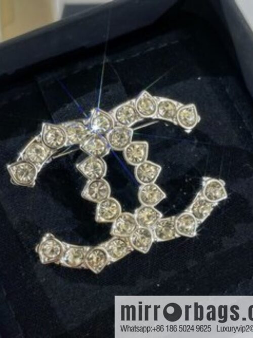i1648041550_6972_1-800x800chc5co3qdjk27681_20250716030250.jpg New ☑️ Chanel double c full diamond brooch