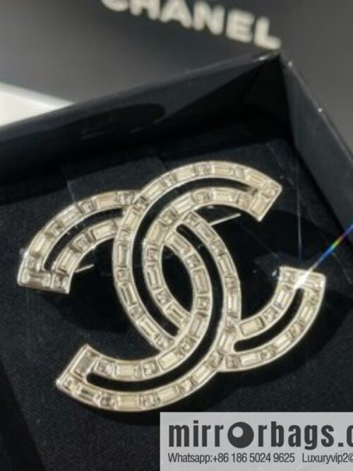 i1648043246_9356_1-800x800czlx5tctvij27648_20250716030233.jpg New ☑️ Chanel double c full diamond brooch