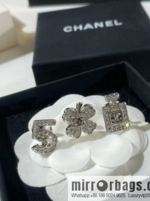 i1648043575_227_1-800x800cyipbff3hcb27637_20250716030227.jpg New ☑️ Chanel double c 5 words, perfume bottle, four-leaf clover brooch