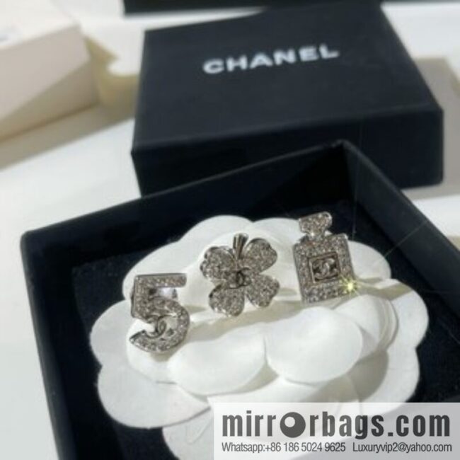 i1648043575_227_1-800x800cyipbff3hcb27637_20250716030227.jpg New ☑️ Chanel double c 5 words, perfume bottle, four-leaf clover brooch