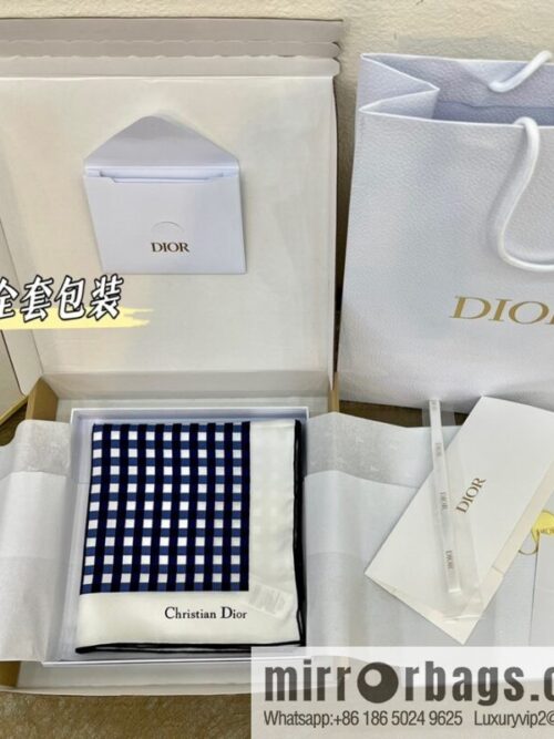 i1648392054_1410_0-800x800m0cylhitkt182416_20250701200745.jpg Dior 100% Mulberry Silk D-Little Vichy Square Towel