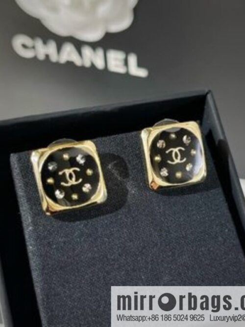 i1648437962_4261_1-800x80031jrtlcc0tf31885_20250716033922.jpg New ☑️ Chanel double c square stud earrings
