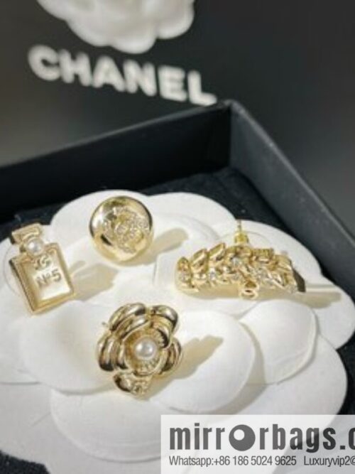 i1648439945_856_2-800x800pwmkxqmsv5g31852_20250716033905.jpg New ☑️ Chanel round double c wheat ear perfume bottle camellia stud earrings