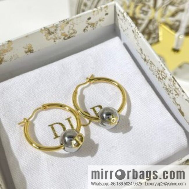 i1649265148_7103_1-800x8002h4pes4he1p31476_20250716033539.jpg New ☑️ Dior gold CD pearl earrings