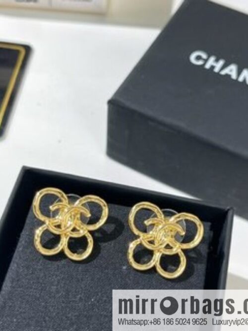 i1649265406_7369_1-800x8000yaoutj1kgb31465_20250716033534.jpg New ☑️ Chanel gold double c butterfly stud earrings