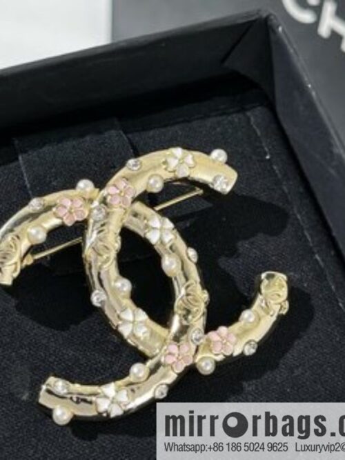 i1649266124_9462_1-800x8003312mpr4yge31423_20250716033510.jpg New ☑️ Chanel double c white pink four-leaf clover pearl brooch