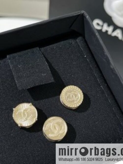 i1649266870_3493_1-800x800qtd2brtbly331379_20250716033445.jpg New ☑️ Chanel gold double c button hairpin hairpin