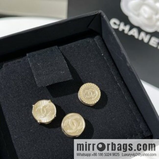 New ☑️ Chanel gold double c button hairpin hairpin