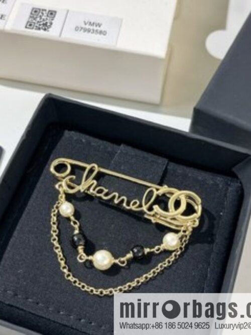i1649389336_1836_1-800x800qbsqfd1cp4x31349_20250716033427.jpg New ☑️ Chanel double c fringed pearl pin 🧷 brooch