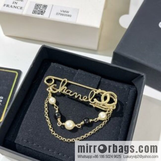 New ☑️ Chanel double c fringed pearl pin 🧷 brooch