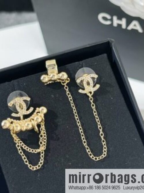 i1650012447_4502_2-800x80045khyp3f0aq27200_20250716025823.jpg New ☑️ Chanel double c asymmetrical stud earclip