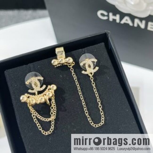 i1650012447_4502_2-800x80045khyp3f0aq27200_20250716025823.jpg New ☑️ Chanel double c asymmetrical stud earclip