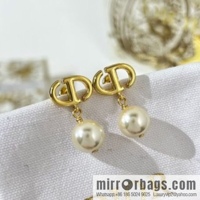 New ☑️ Dior CD pearl stud earrings