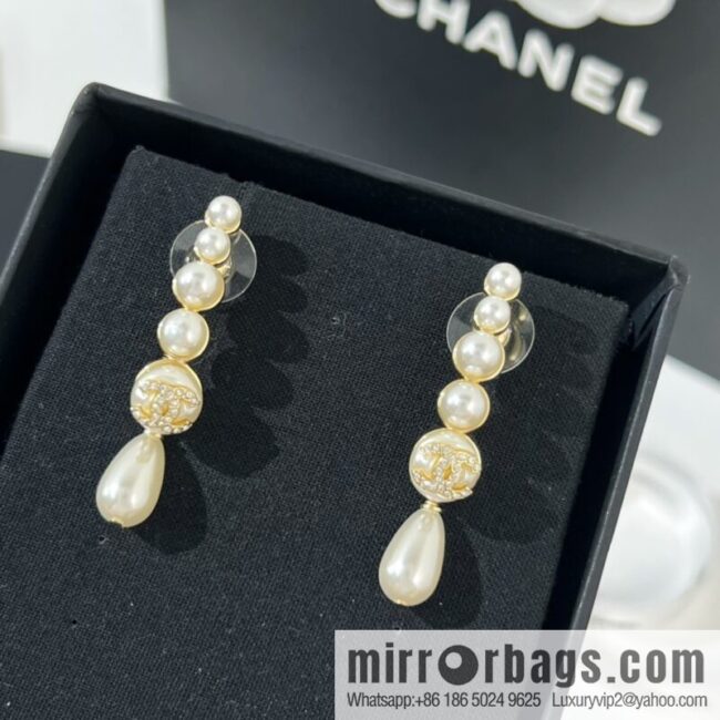 New ☑️ Chanel double c pearl stud earrings