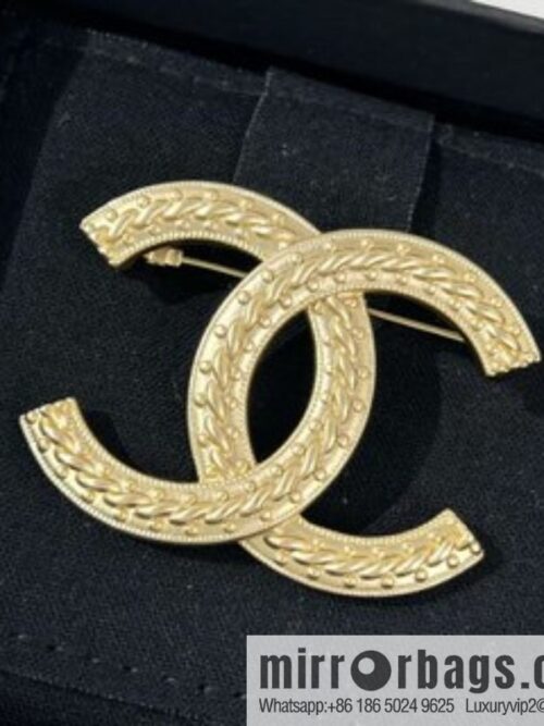 i1650882385_3456_2-800x800bjyhiajr2aa28011_20250716030549.jpg New ☑️ Chanel double c brooch
