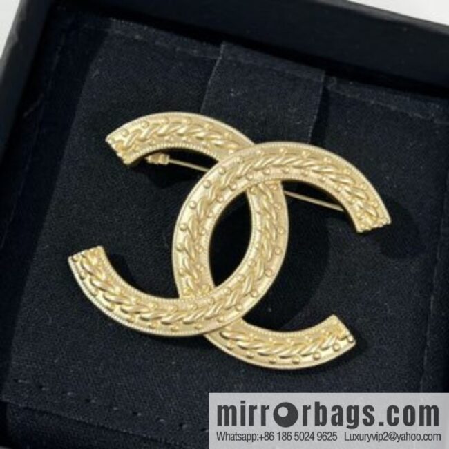 New ☑️ Chanel double c brooch