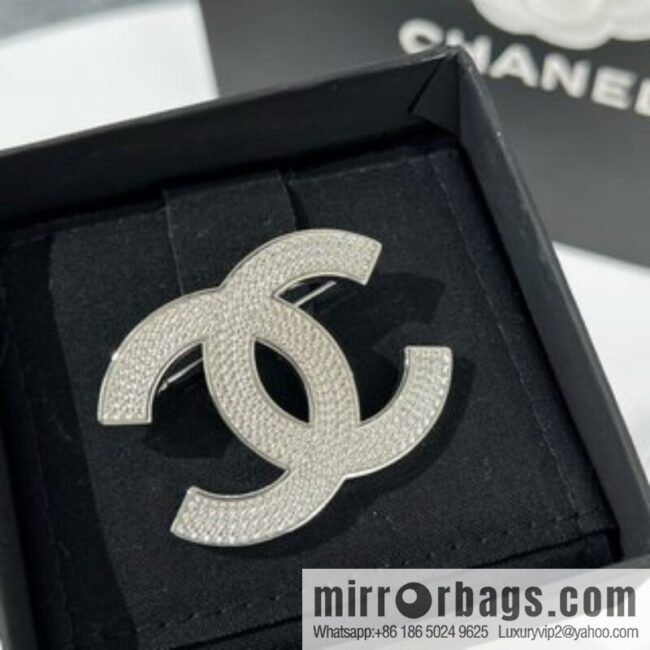 New ☑️ Chanel double c brooch