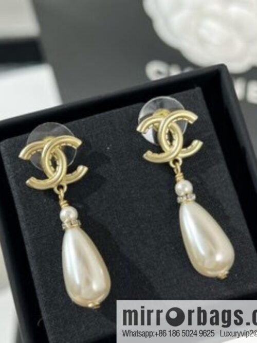 i1650882549_2614_1-800x8005aik5ydmzz427995_20250716030539.jpg New ☑️ Chanel double c pearl stud earrings