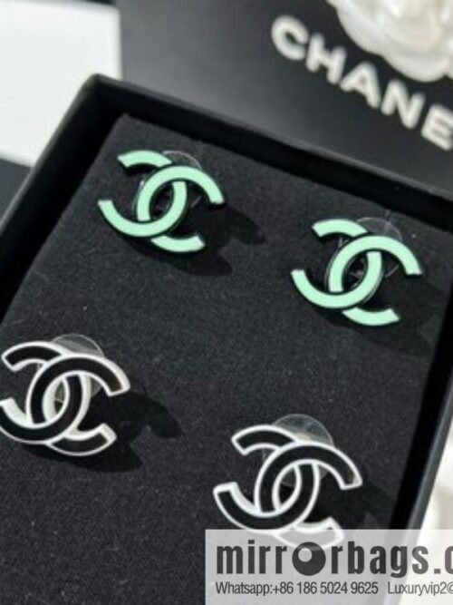 i1650973556_5745_1-800x800qpyz3ryukzo27844_20250716030415.jpg New ☑️ Chanel double c acrylic stud earrings