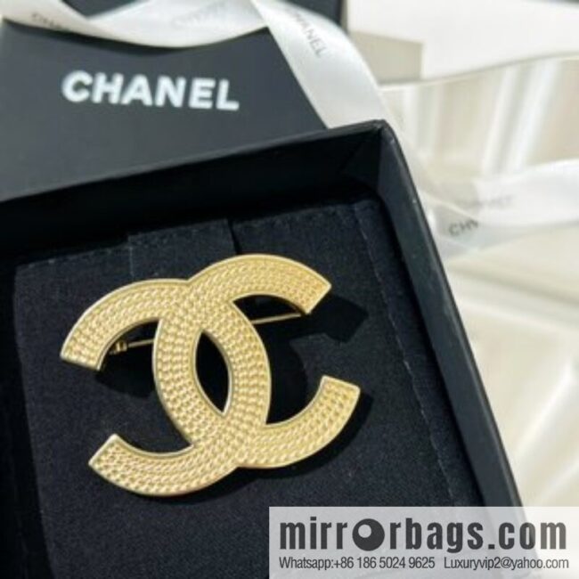 New ☑️ Chanel double c brooch