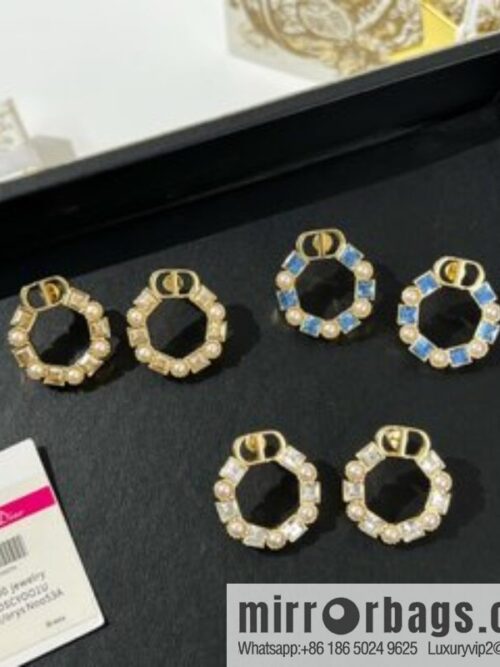 i1652019985_1115_2-800x800k2pddgkuwx224046_20250716023132.jpg New ☑️ Dior CD square diamond stud earrings