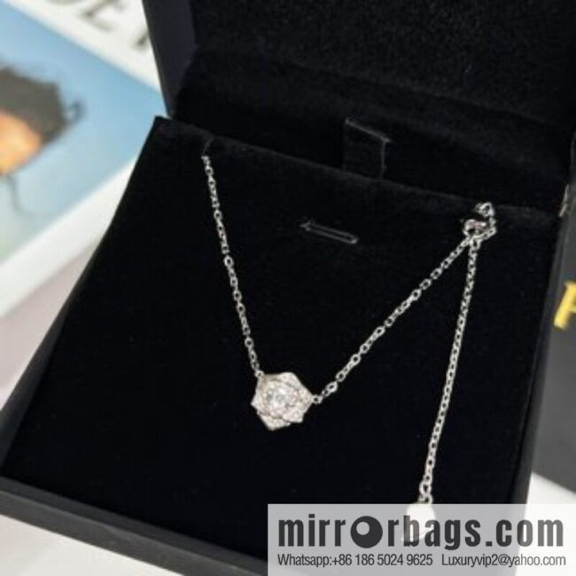 i1652021789_1981_2-800x800n5cho0crlbt24035_20250716023126.jpg Piaget rose stud earrings necklace