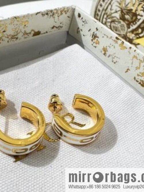 i1653057006_4459_1-800x800e3drbvwoqtj23129_20250716022332.jpg New ☑️ Dior letter stud earrings