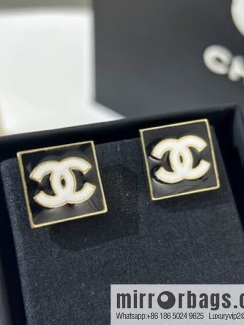 i1653476854_7142_2-800x800xx0prrsjqhb20279_20250716015731.jpg New ☑️ Chanel double c square stud earrings