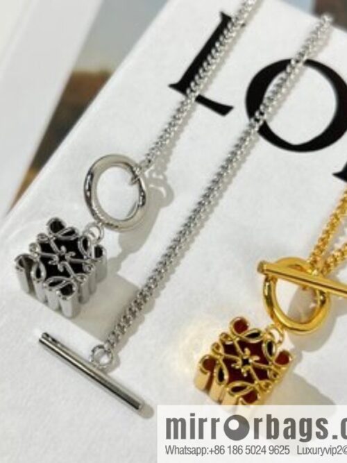 i1654005394_4021_4-800x800dc3bn2ugfly20126_20250716015610.jpg LOEWE mooncake necklace